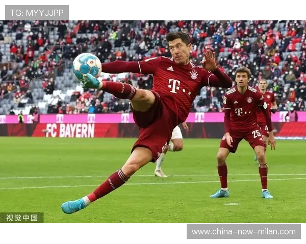 拜仁莱万头槌定乾坤